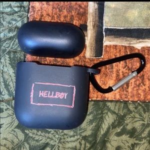 Iil peep AirPod case